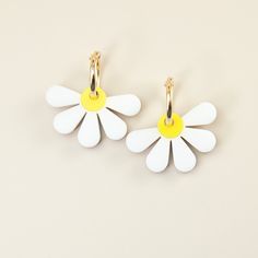 These sweet Daisy charms are so versatile and brighten up any outfit. Choose from marbled white or matte white acrylic, both hand-made in our NYC studio. The charms hang from elegant 14k gold-filled hoops and are removable so you can wear the hoops on their own—two earrings in one! For this design we recommend the 18mm size (as shown in the photos) though the beauty is in being able to switch them up to match your vibe as part of our Hoop Charms system. The hoop options available here are for si Trendy Gold Hoop Earrings With Flower Charm, Everyday Flower Charm Hoop Earrings, Feminine Spring Dangle Earrings, Spring Feminine Dangle Jewelry, Cute Gold Jewelry For Spring, Feminine Spring Dangle Jewelry, Spring Dainty Dangle Earrings, Dainty Spring Dangle Earrings, Dainty Dangle Earrings For Spring