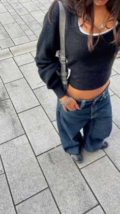 Streetwear Fashion Feminine, Gray Top Outfit, Casual Fashion Outfits, Turn The Page, Old Outfits, Go Back To School, Fashion Hacks, Cute Fall Outfits