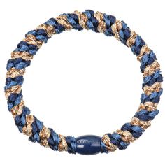 De originele KKNEKKI, super leuk als armbandje en daarnaast worden ze erkend als een van de beste haarelastieken ter wereld. De unieke weeftechniek maakt ze extreem zacht voor elke haarsoort. KKNEKKI vervaagt, rafelt of verslapt niet, zelfs niet als ze in zout water worden gedragen. Je kan een echte KKNEKKI herkennen aan de merknaam in de kraal. Door de speciale manier waarop deze kraal verlijmd is, blijft je haar er niet tussen zitten. Dik, dun, stijl of krullend haar, KKNEKKI is geschikt voor 50 And Fabulous, Unique Crafts, Navy Gold, Hair Tie, Gold Glitter, Bottega Veneta