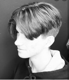 2020 Hair Trends, Short Sides Haircut, S Haircut, Middle Part Hairstyles, Shaved Nape