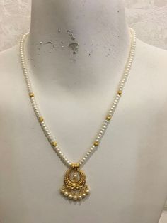 Muthyalu Chain, Muthyala Haram Designs Gold, Simple Pearl Necklace Indian, Pearl Jewelry Design Simple, Pearl Necklace Designs Gold Indian, Light Weight Necklace Gold, Moti Necklace Design, Pearl Jewelry Necklace Simple, Pearl Gold Necklace Indian