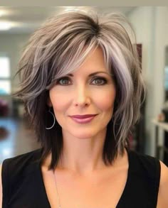 Easy haircuts | I want your opinion on this look 😊🤩 Spring Haircuts, Highlighted Hair, Mid Length Hair, Short Hair Haircuts, Medium Hair Cuts, Gray Hair