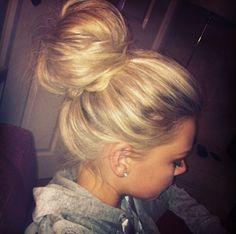 A Messy Bun, Cute Haircuts, High Bun, Popular Haircuts, Haircuts For Long Hair, Long Hair Cuts, Big Hair