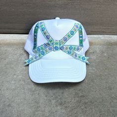 Super cute and unique one of a kind trucker hat with oversized flower ribbon bow. The perfect mix of sporty and feminine/boho vibes - its an easy accessory to add style to any wardrobe and would make a great gift for women! Each hat comes with my sun logo patch sewn on the back as shown in the last picture. Adjustable SnapBack closure Trucker Hat Women, Women Baseball Hat, Baseball Hat Women, Women Baseball Cap, Hat Flower, Women Baseball, Sun Logo, Cute Hat, Flower Hat