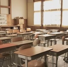 an empty classroom with desks and chairs