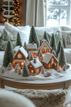 Weihnachtsdorf arrangieren: Stilvolle Deko-Ideen Small Christmas Village Display Ideas Diy, Small Christmas Village, Christmas Village Display Ideas Diy, Christmas Village Display Ideas, Village Display Ideas, Diy Christmas Village Displays, Historical Christmas, Diy Christmas Village, Christmas Village Display