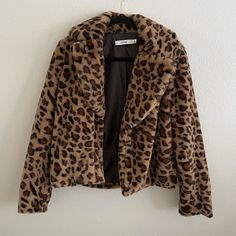 Never Worn Just Fab Faux Fur Cheetah Print Coat. A Staple For Winter Outfits. Size Small Cheetah Print Fur Coat, Leopard Print Things, Cheetah Fur Coat, Cheetah Print Coat Outfits, Cheetah Print Clothes, Leopard Print Fur Coat, Cheetah Coat, Cheetah Print Coat, Leopard Print Faux Fur Coat