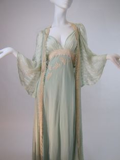 Peignoir-nightgown Vintage Long Robe For Daywear, Long Vintage Robe For Daywear, Vintage Long Fitted Robe, Gaun Abad Pertengahan, Nightgown And Robe, Bridal Trousseau, Goddess Athena, Lingerie Vintage, Peignoir Sets