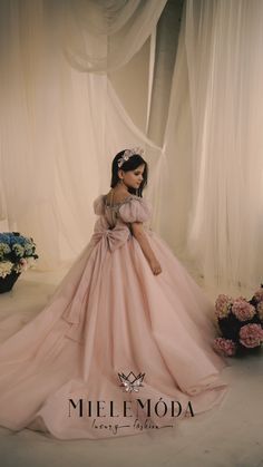 Costume Dress With Fitted Bodice In Tulle, Tulle Dress With Fitted Bodice For Costume, Elegant Tulle Costume Dresses, Elegant Tulle Dresses For Costume, Elegant Tulle Dresses For Costume Events, Aesthetics Wallpaper, Custom Gown, Dream Dresses, Dress Indian