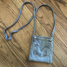 💙 Handmade Levi’s Jean Pocket Purse Denim Upcycled VTG Square Crossbody. Condition is Pre-owned. Shipped with USPS Ground Advantage. Jean Material Projects, Small Repurposed Projects, Denim Pocket Purse, Jean Purses Ideas Recycled Denim Handbags, Small Denim Bag, Jean Purse Diy, Denim Pockets Projects, Denim Scraps Ideas, Denim Purses And Bags Old Jeans