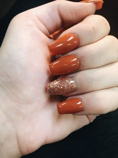 Burnt Orange Fall Nails Acrylic, Burnt Orange Nails With Glitter, Orange Fall Nails With Glitter, Orange And Gold Fall Nails, Orange Glitter Nails Fall, Orange November Nails, Orange Fall Nails 2022, Fall Nail Designs With Glitter, Burnt Orange Sparkle Nails