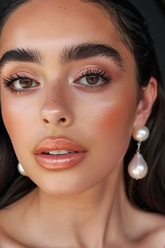 Soft Autumn Wedding Makeup, Orange Bridal Makeup, Makeup For Peach Dress, Peach Dress Makeup, Peach Wedding Makeup, Soft Peach Makeup, Soft Eyeshadow Looks, Romantic Makeup Looks, Peachy Makeup Look