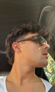 Beginner Mullet Haircut Men, Nice Mullet Hairstyle Mens, Modern Low Fade Haircut, Natural Mullet Men, Modern Mullet For Straight Hair, Modern Muller Men, Men Short Mullet Hairstyle, Temple Fade Mullet, Modern Mullet Taper Fade