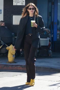 Yellow Shoes Outfit, Kaia Gerber Style, Outfits For Mexico