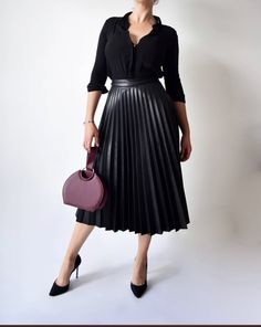 Faux Leather Pleated Skirt Outfit, Black Leather Pleated Skirt Outfit, Pleated Leather Skirt Outfit, Skirt Outfits Dressy, Pleated Maxi Skirt Outfit, Black Leather Pleated Skirt, A Line Skirt Outfits