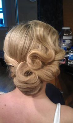 Beautiful updo #hair 1920s Fascinator Hair Pieces, Vintage Hairstyles 1940s, Fingerwave Updo Wedding, Vintage Wedding Hairstyles Updo, 20s Updo Hairstyles, 1920 Updo Hairstyles, Vintage Hairstyles Updo, 1920 Updo, 1920s Hair Updo