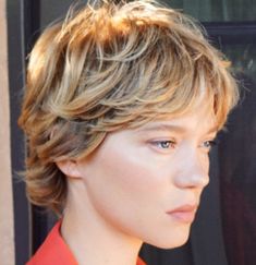 Kate Winslet Short Hair, 90s Shag Hair Short, Amber Valletta 90s, Pageboy Haircut Women, Short Blond Haircut, 90s Pixie Cut, Pageboy Haircut, Edgy Short Haircuts, Short Shaggy Haircuts