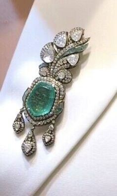 ad eBay - Carved Emerald Vintage Style Jewelry Gemstone Brooch 925 Silver Drop Jewelry - Buy Now, click the link (eBay) Gemstone Brooch, Vintage Style Jewellery, Buying Jewelry, Vintage Watches, Original Box, Brooch Pin, Antique Jewelry, Vintage Antiques, Emerald