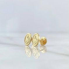 Disponible para entrega presencial en Medellín y envíos de nacionales e internacionales.Detalles de la joya:•Calidad: Oro 18K Garantizado•Color: Oro Amarillo•Peso: 0,7gr•Grosor: 8mm•Oro Nacional Color