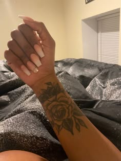 Dainty Finger Tattoo Simple, Tattoo Ideas Female Small Black Women, Side Of Waist Tattoo, Tatoos Woman Ideas, Rist Tattoo, Back Of Wrist Tattoo, Hidden Tattoos For Women, Shoulder Tattoos For Women Meaningful, Cute Meaningful Tattoos For Women