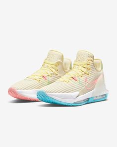 the nike air zoom flyknit 2 is available in white, pink and blue