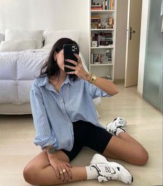 Button Up Crop Top Outfits, Outfits Calor, Outfit Fresco, Nb 530, New Balance Outfit, Chique Outfits, Biker Short, New Rock