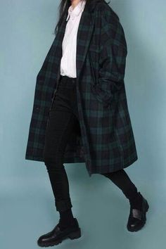 Goth Outfit, Androgynous Fashion, Plaid Coat, Mode Inspo, 가을 패션, Mode Vintage, Mode Inspiration, Looks Vintage, Long Coat