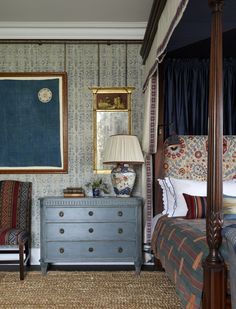 a bed room with a neatly made bed and a dresser