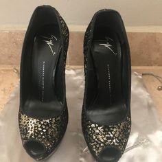 Giuseppe Zanotti Black And Gold Velvet Peep Toe Pump. Size 37. Stiletto Heel. Gently Made In Italy. Gently Worn. Comes With Dust Bag. Zanotti Shoes, Giuseppe Zanotti Shoes, Gold Velvet, Stiletto Heel, Giuseppe Zanotti, Black And Gold, Stiletto Heels, Dust Bag, In Italy