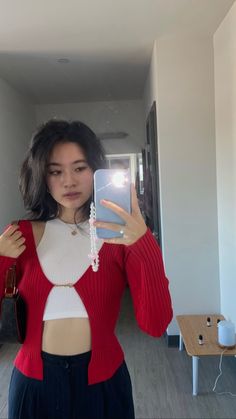 Jacquemus Cardigan, Fashionista Clothes, Easy Trendy Outfits, Causual Outfits, Crop Top Outfits, Red Outfit, Casual Winter Outfits, Teenage Fashion Outfits, Casual Style Outfits