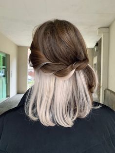 Light Brown To White Ombre Hair, Under Highlights Hair Short, Dye Half Hair Underneath, Brunette Blonde Underlayer, Light Brown Hair With White Underneath, Under Colour Hair Blonde, Under Blonde Hair Color Short, White Under Hair Dye, Hair White Underneath