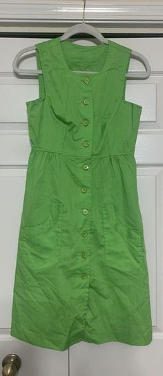 This vintage 70s A-line dress with pockets is a must-have for any retro fashion enthusiast. The dress comes in a vibrant green color and features a shift style that is perfect for casual occasions. It is made from high-quality materials that ensure durability and comfort. The dress is designed for women with a regular size type and is available in size S. It is perfect for those who want to achieve a mod/go-go look. This dress is a great addition to any vintage fashion collection and is sure to Robes Vintage, Fashion Enthusiast, Retro Mode, Vintage Mode, Lightweight Dress, 70s Retro, Line Dress, Vibrant Green, Mode Vintage