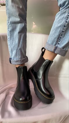 Winter Shoes 2022, เสื้อผ้า Kylie Jenner, Doc Marten Boot, Trendy Boots, Hype Shoes, Cute Nikes, Aesthetic Shoes, Swag Shoes, Chunky Boots