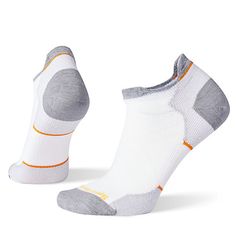 Our Women’s Run Zero Cushion Low Ankle socks offer the comfort and durability that will help make every mile feel good. Indestructawool™ and Shred Shield™ technologies increase the sock’s durability, while the 4 Degree™ elite fit system, Virtually Seamless™ toe, women's specific fit, and breathable mesh zones increase its comfort. No matter if you’re hitting the trail, the pavement, or the treadmill for some good old-fashioned training miles, be sure your gear includes the sock that will help yo Running Socks Women, Smartwool Socks, Rope Bag, Running Socks, Casual Running Shoes, Climbing Shoes, Duffel Bag Travel, Camping Accessories, Socks And Sandals