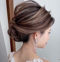 Loose Bun Updo for Short Hair Wedding Hairdo For Short Hair, Short Hair Updo Wedding, Hairstyle Ideas For Short Hair, Wedding Hairdos, Wedding Hairstyles For Short Hair, Short Bridal Hair, Short Hair Bride, Short Bobs, Easy Hairdos