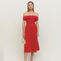 Not Too Mini Or Maxi. Adriel Linen Dress From Reformation, An Off The Shoulder Midi Dress With A Straight Neckline, Button Front. Worn Only Once For A Wedding. Dry Cleaned. School 2021, Reformation Dress, Silky Dress, Straight Neckline, Reformation Dresses, Button Dress, Midi Length Dress, Linen Dresses, Linen Dress