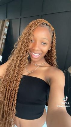 Braided Hairstyles Island Twist, Boho Island Twist Hairstyle Color, Brown Hairstyles Black Women Braids, Brown Locs With Curls, Island Twist With Braiding Hair, Island Twist With Blonde, Hairstyles Island Twist, Aesthetic Passion Twist, Twist Ideas For Black Women