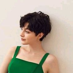 Queer Short Hair, Short Queer Haircuts, Medium Length Styles, Really Short Haircuts, Queer Hair, Pixie Haircuts For Women, Pixie Haircut Ideas, Short Hair Tomboy, Really Short Hair