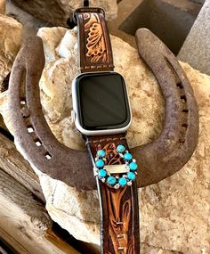 The cutest way to spice up a watch by adding a Horseshoe inlayed with blue turquoise!! Native American made in the USA Chaco Canyon, Nashville Outfit, Casual Country Outfits, Western Purses, Nashville Outfits, Apple Watch Accessories, Kids Earrings, Country Outfits