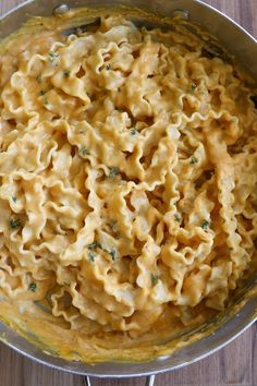 macaroni and cheese is in a pan on the table