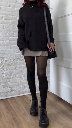 Skirt Outfit Ideas, Rock Outfit, Looks Street Style, Skirt Outfit, Mode Inspo, Looks Chic, Edgy Outfits, Black Tights