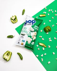 🍿spicy jalapeno POP time popcorn creative colorul green photo Popcorn Product Photography, Snacks Creative Ads, Chips Photoshoot, Popcorn Photoshoot, Popcorn Ad, Crackers Packaging, Popcorn Photography, Popcorn Dessert