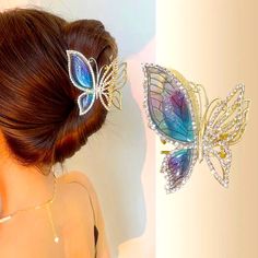 It Is A Ombr Colored Hair Clip, It’s Main Colors Are Gold, Blue And Purple And It Has Rhinestones On Top. It Is Very Sturdy And Can Hold A Lot Of Hair. Thinning Thick Hair, Butterfly Hair Clip, Hair Accessories Clips, Butterfly Hair, Styl Boho, Fancy Jewellery, Fancy Jewelry, Metallic Hair, Fantasy Jewelry