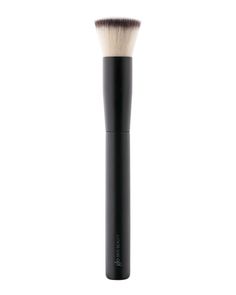 Buff, blend, and stipple any foundation formulation with this best-selling Flat-top Kabuki brush. Kabuki Makeup, Makeup Tools Products, Kabuki Brush, Mineral Foundation, Salon Beauty, Stick Foundation, Shop Makeup, Face Brush, Liquid Foundation