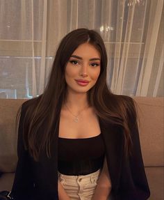 Instagram Blogger, Glowing Makeup, كريستيانو رونالدو, Poses For Photos, Glam Makeup, Pretty Selfies, Aesthetic Girl, Easy Hairstyles, بلاك بينك