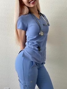 Job Women, Women In Scrubs, Medical Horror, Nurse Fashion, Thick Arms, Nurse Things, Body Image Art