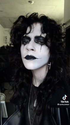 80s Goth Makeup Men, Ghost Concert Makeup, Goth Eye Looks, Deathrocker Makeup, Men Goth Makeup, Mens Goth Makeup, Gothic Makeup Men, Goth Men Makeup, Goth Guy Makeup