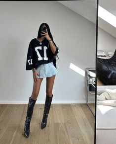 Bunny Outfits, Bartender Outfit, Pleated Denim Mini Skirt, Mini Skirt Denim, Outfit Aesthetics, Sports Outfit, Pleated Denim, Ootd Inspo, Skirt Denim