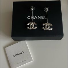 Purchased In 2022 Silver Plated Signature Interlocking Cc Logo Crystal Embellishment Post-Back Fastening Drop Design Made In France Comes With Box & Tag Item Number 1028080 Gently Worn Tas Louis Vuitton, Chain Link Earrings, Drop Earrings Silver, Earrings Ideas, Earrings Chain, Chanel Earrings, Dope Jewelry, Link Earrings, Chanel Jewelry