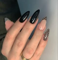 Siyah Nail Art, Nail Art On Black Nails, Black Animal Print Nails, Acrylic Nails Almond Shape, Tiger Nails, Formal Nails, Sassy Nails, Fancy Nails Designs, Leopard Nails